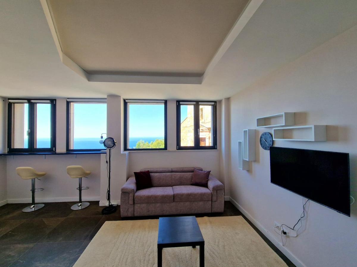 The White Domus Taormina