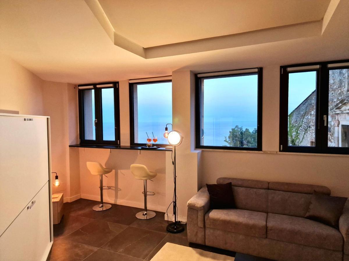 The White Domus Apartment *