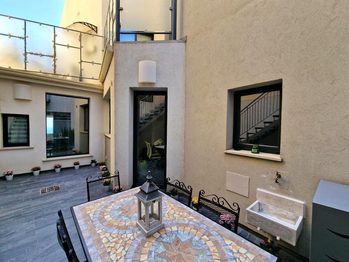 The White Domus Apartment